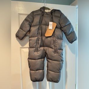 BNWT Gap baby 6-12 month snowsuit